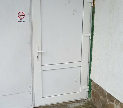 Ремонт двери на Приморской 32а, 1й подъезд.