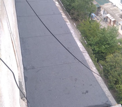 Выполнили ремонт балконных козырьков (Голицына 30)