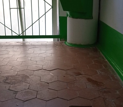 Ремонт плитки на лестничной клетке (Ленина 33)